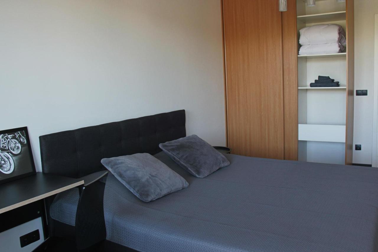 New Modern 4-Room Apartment With Big Balcony And Undeground Parking In Center Of Reval Exterior foto
